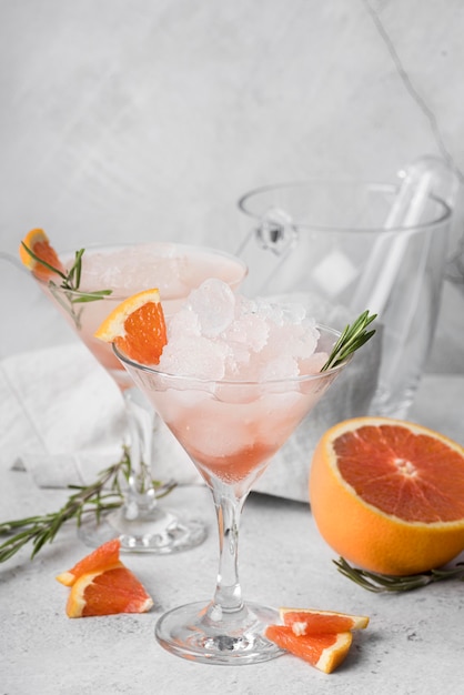 Alcoholic beverage cocktail with grapefruit