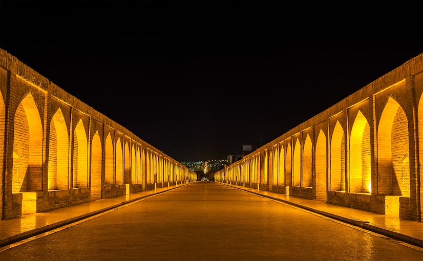  Allahverdi khan bridge (si-o-seh pol) in isfahan, iran Premium Photo