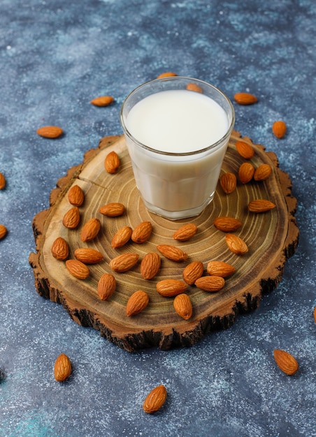 Free photo almond milk with almond, top view