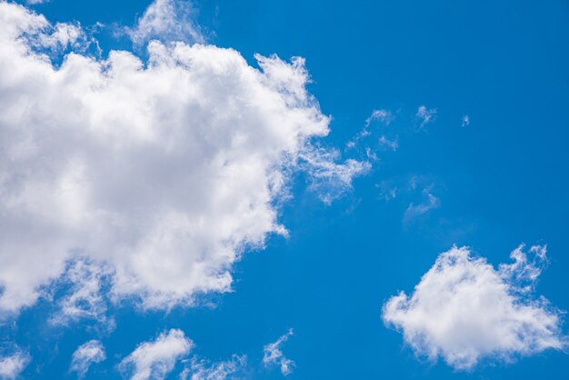 雲のある素晴らしい美しい空