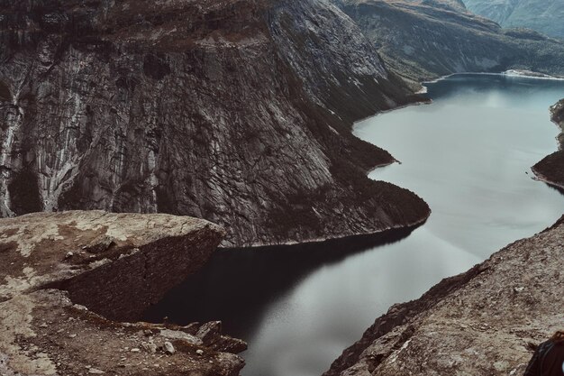 美しいノルウェーのフィヨルドの素晴らしい景色。トロルトゥンガ。