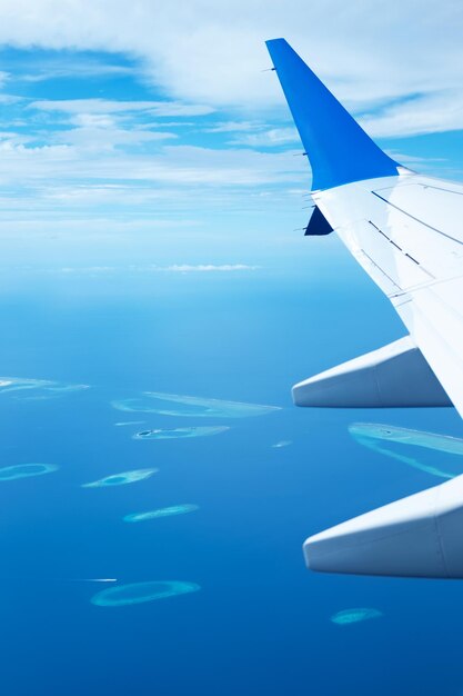 飛行機の窓からの素晴らしい眺め飛行機