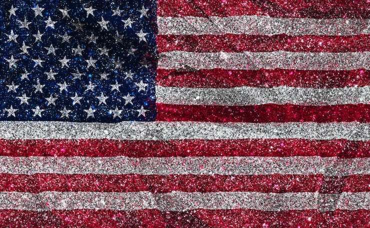 無料Photo アメリカの国旗は、秋の太陽の下で飛ぶ。