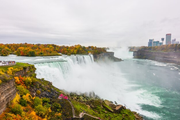 Free photo american side of niagara falls during sunrise .