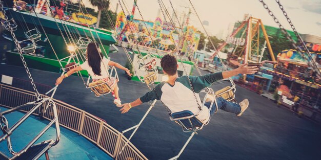 遊園地遊園地お祭り遊び心のある幸福の概念