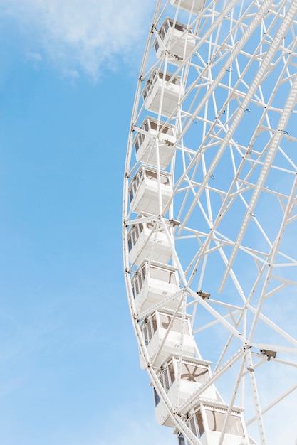 Free photo amusement park's classic ferris wheel