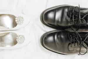 無料写真 白いハイヒールとスカーフの黒い靴の上から見た図