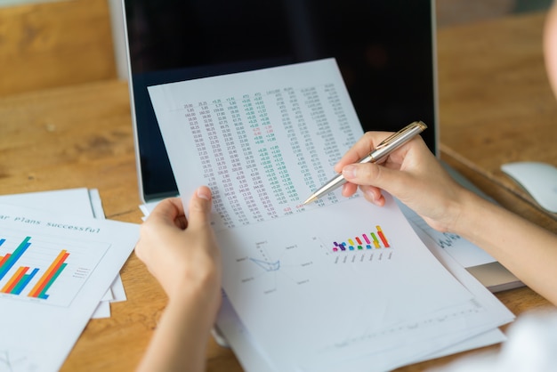 analysis data statistics analyzing price