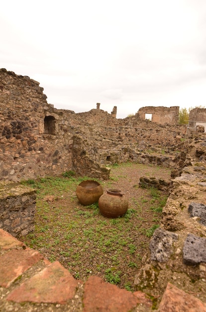 이탈리아 폼페이의 한 건물에서 발견된 고대 도자기 냄비.