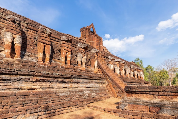 Kamphaeng Phet 역사 공원 유네스코 세계 문화 유산에 있는 Wat Chang Rob 사원의 고대 문