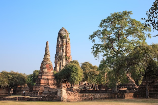 ワットプララーム寺院アユタヤタイの古代の仏舎利塔