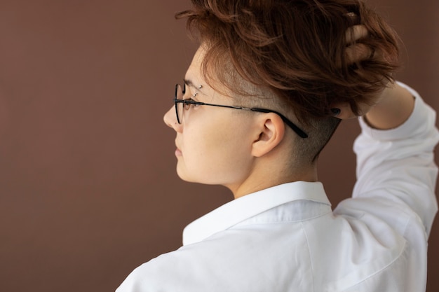 Free photo androgynous teen in stylish clothes