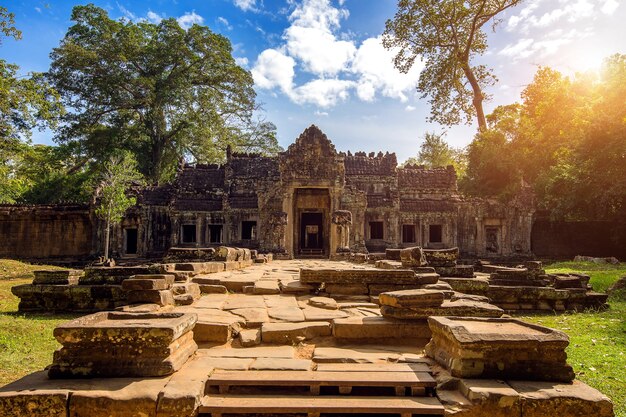 アンコールワット寺院、シェムリアップはカンボジアで刈り取ります。