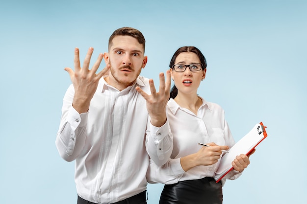 Free photo angry boss. man and his secretary standing at office or studio.