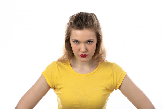 Free photo angry young blond woman with yellow t-shirt