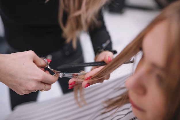 Anonymous stylist trimming hair ends