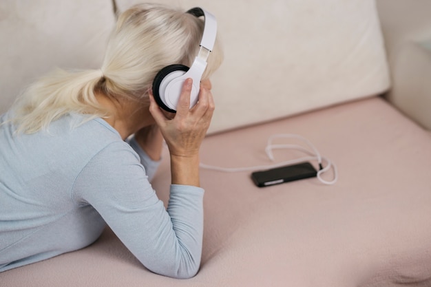Обзор наушников JBL Tune 225TWS Ghost: звуковое призраков переживание