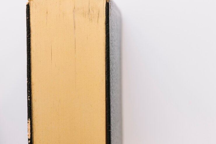Бесплатный Фотография старинная старинные закрытая книга, изолированных на белом фоне