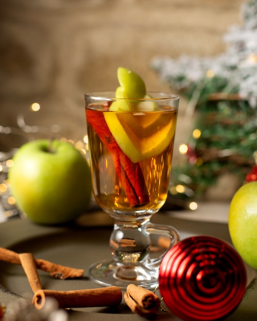 Free photo apple and cinnamon drink in a glass