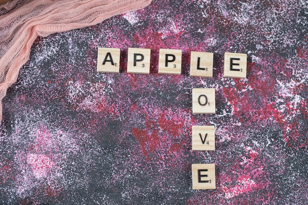 Free photo apple writing with letter dices on the surface