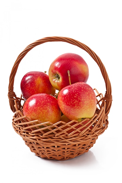 apples in a basket 