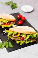 Free photo arabic kebab sandwich in pita bread