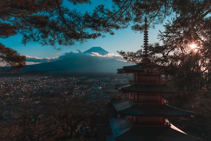 Free Photo the arakurayama sengen park in fujiyoshida japan with the fuji mountain