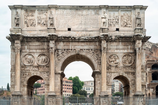 イタリア、ローマのコンスタンティヌスの凱旋門