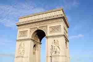 Free photo arch of triumph with sky