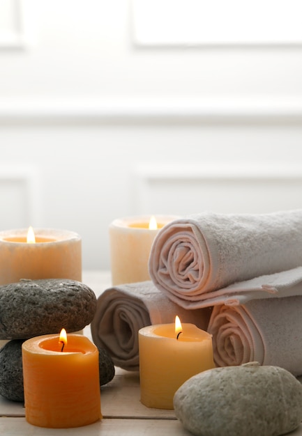 Free photo aromatherapy treatment with candles