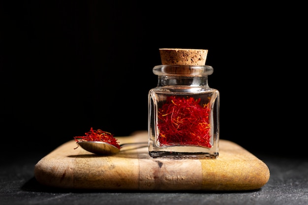 Free photo aromatic saffron still life arrangement