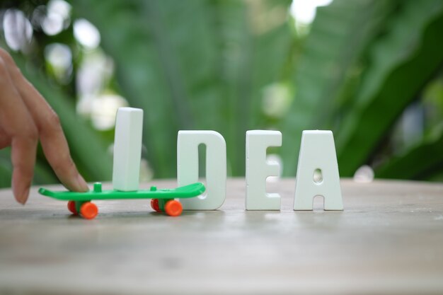 Упорядочить белые буквы IDEA