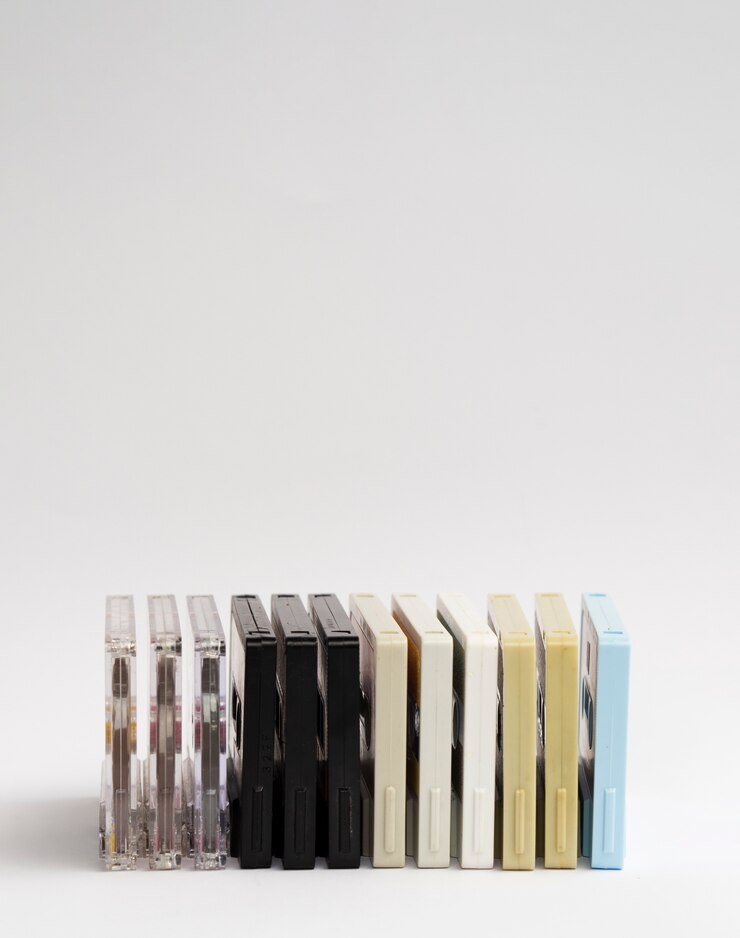 Free Photo arranged colored cassette tapes with copy-space
