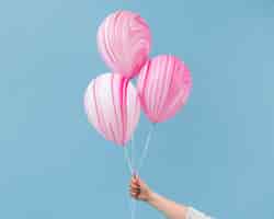 Foto gratuita disposizione di palloncini rosa astratti