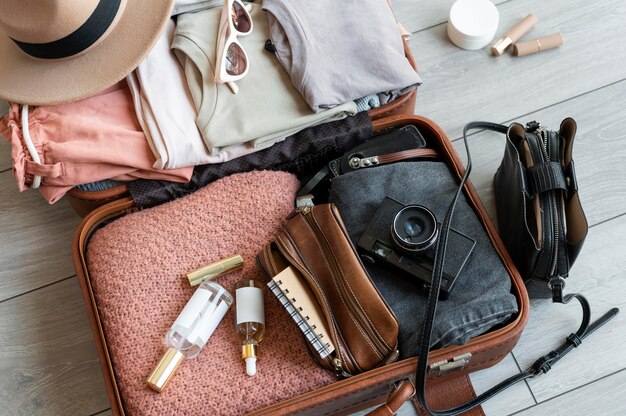 Arrangement of clothes and accessories in a suitcase