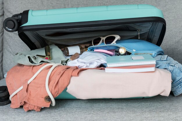 Arrangement of clothes and accessories in a suitcase