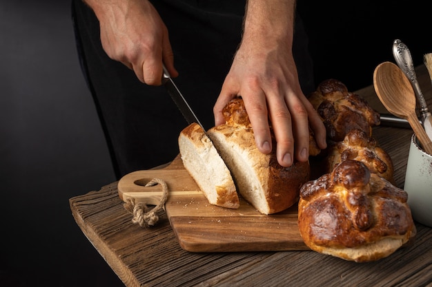 Free photo arrangement of delicious bread of dead