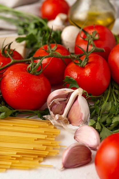 Foto gratuita disposizione di diversi deliziosi ingredienti