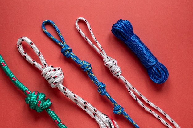 Arrangement of nautical rope knots
