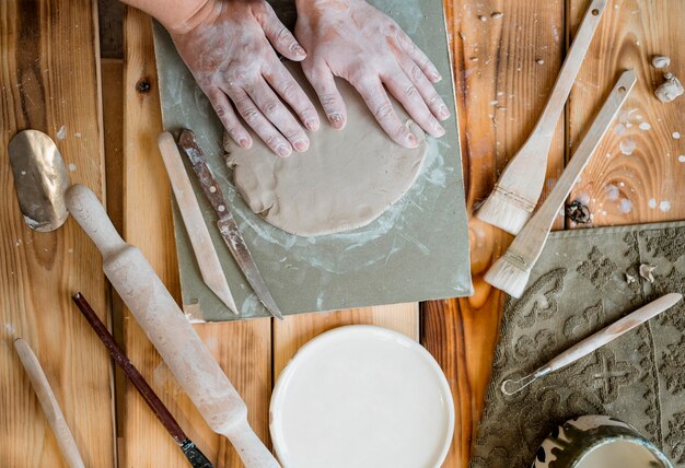 Arrangement of pottery elements in workshop