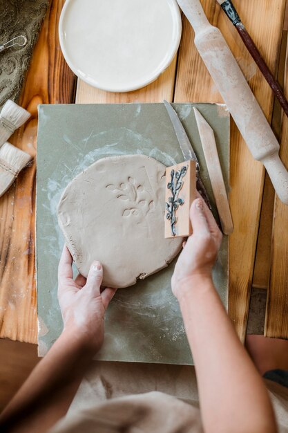 Arrangement of pottery elements in workshop