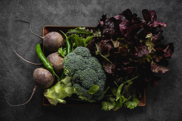 Foto gratuita disposizione degli ingredienti dell'insalata