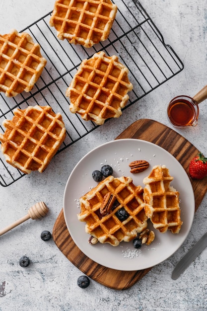 Foto gratuita disposizione di gustose prelibatezze per la colazione