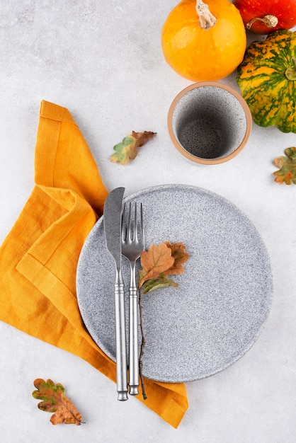 Foto gratuita disposizione della cena deliziosa del giorno del ringraziamento