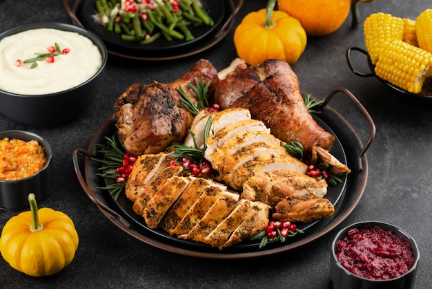 Free photo arrangement of thanksgiving day delicious dinner