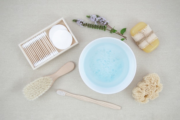 Arrangement with bath salt and soap