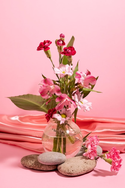 Free photo arrangement with beautiful flowers