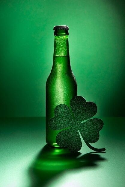 Arrangement with beer bottle and clover