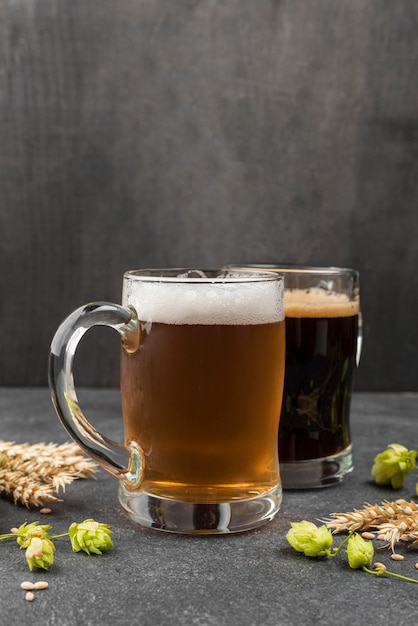 Arrangement with beer mugs and wheat