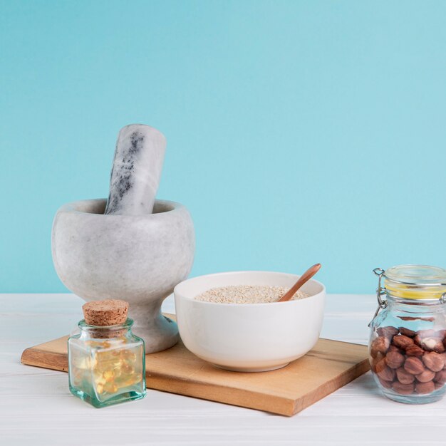 Arrangement with bowl and jar with nuts